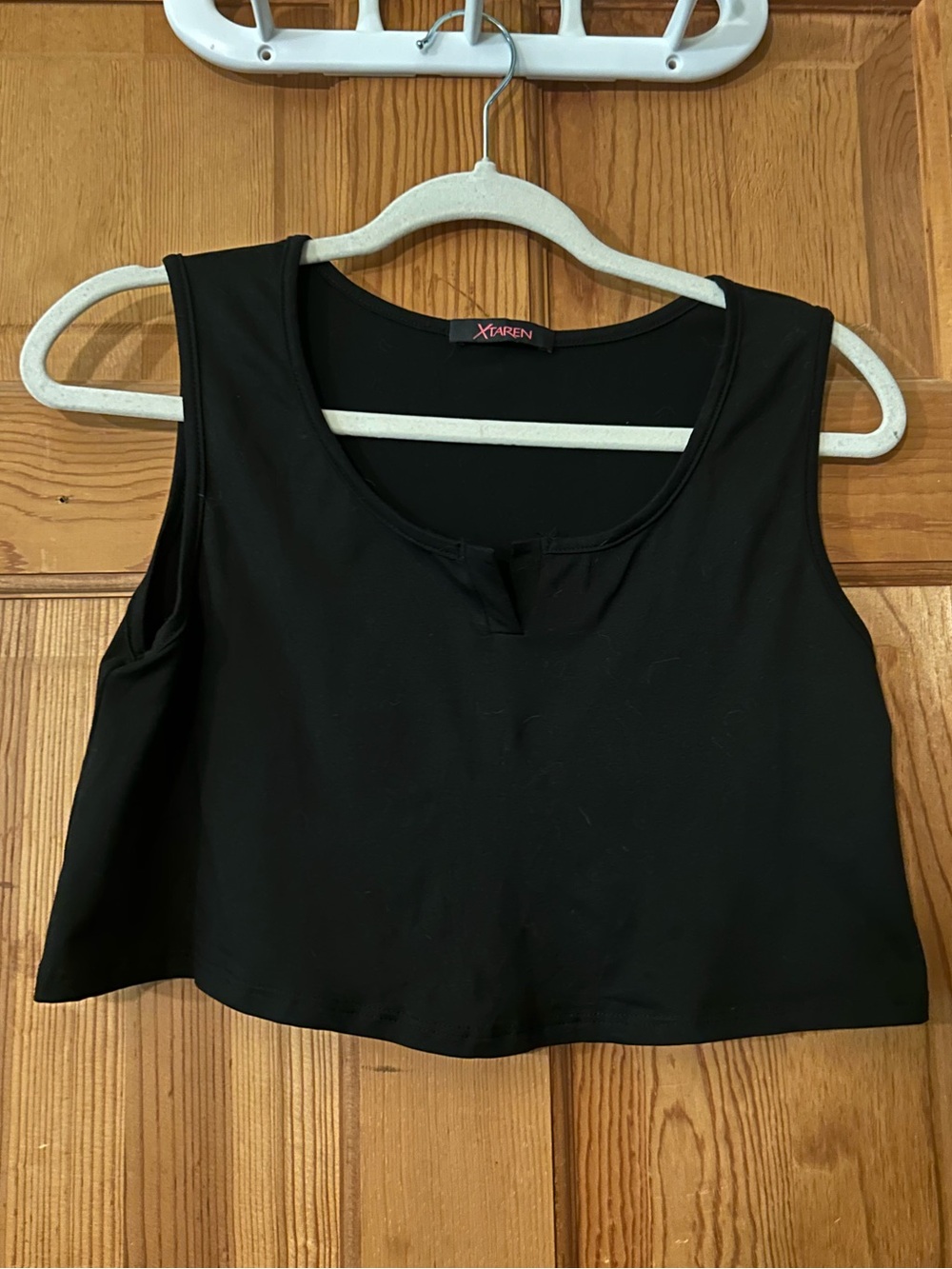 Xtaren Black Sleeveless Cropped Tank Top